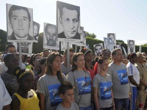 Relatives of the Barbados sabotage victims during the commemoration of the Day of State Terrorism Victims. (Photo: AIN)