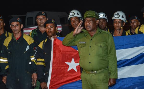 Rescuers Back in Cuba after Helping Quake Victims in Ecuador (Photo: ACN)