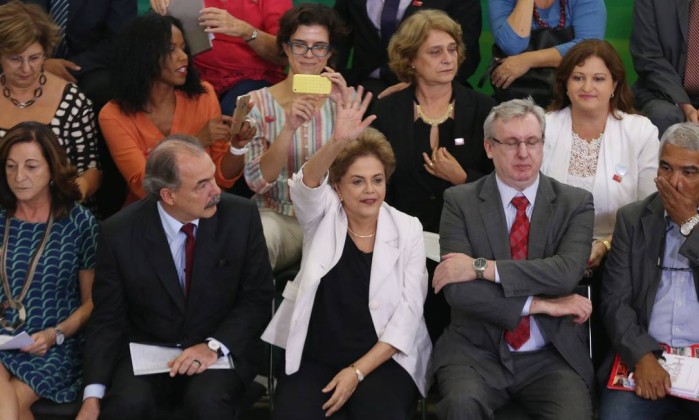 Brazilian Chamber of Deputies Discusses President Rousseff Trial (Photo taken from http://oglobo.globo.com)