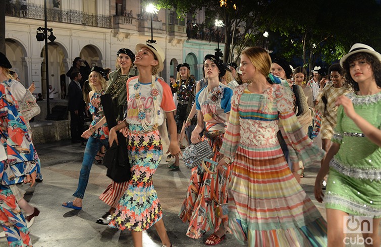 Channel Fashion House Stages Show in Havana, Cuba. (Photo taken from http://oncubamagazine.com)