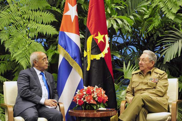 Cuba President Raúl Castro and Angola's Minister of National Defense, Salviano de Jesús Sequeira. 