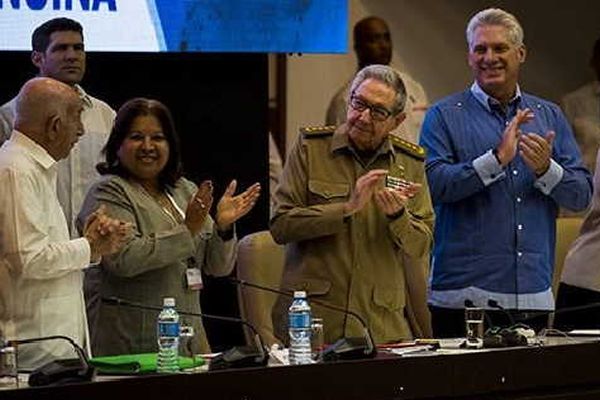raul-and diaz-canel-in women congress