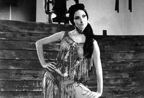 Alicia Alonso playing Carmen, one of her best known performances. 