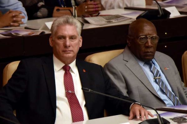Díaz-Canel and Valdés Mesa, president and vice-president of the Republic of Cuba, respectively