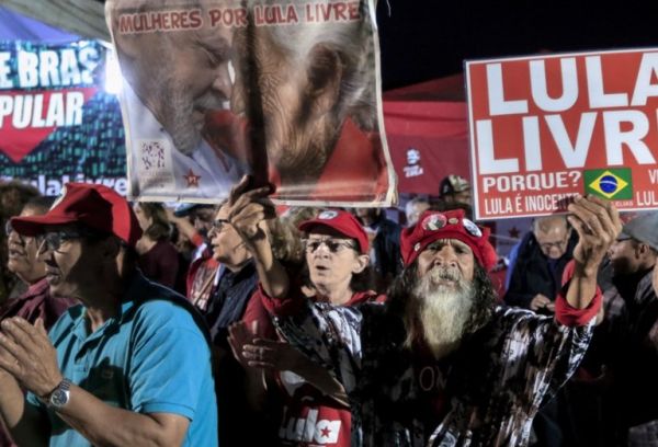 Thousands of followers have remained in vigil for 579 days in Curitiba demanding the liberation of Lula. 