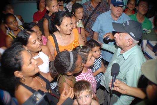 Machado Ventura visited the territories of Cueto and Mayari, two of the most affected in Holguin. (Photo: from Granma)