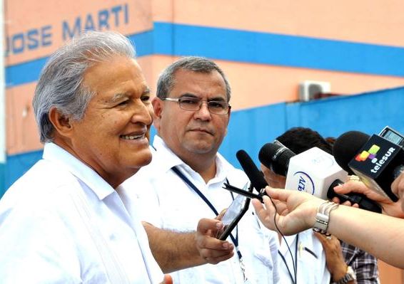 Salvadorian President in Cuba