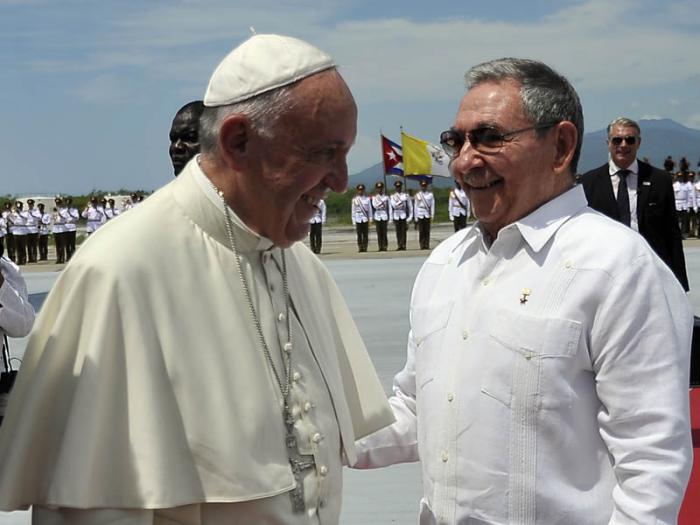 Pope Francis affirms that at this moment Cuba is a symbol