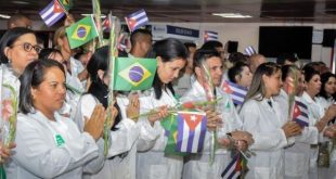 Cuban doctors return from Brasil1