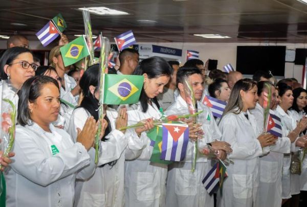 Cuban doctors return from Brasil1