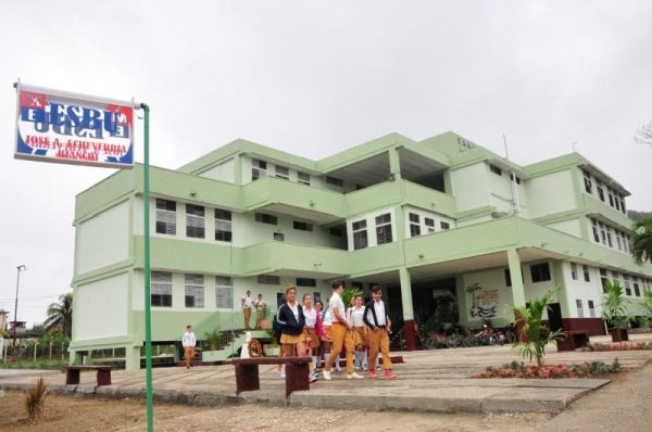 José-Antonio-Echeverría Secondary School in Sancti Spiritus
