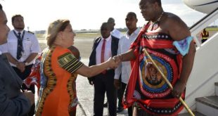 His Majesty Mswati III, King of Eswatini, shakes hands with Cuban Vice-Minister of Foreign Relations, Ana Teresita González Fraga.