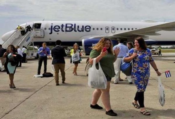 American passengers upon arrival in Cuban airport in a JetBlue flight