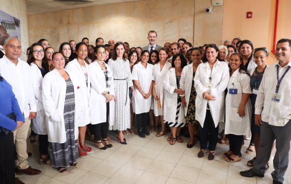Felipe and Letizia visit Center for Molecular Immunology in Cuba