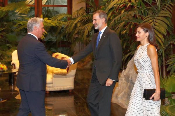 diaz-canel-welcomes king and queen of spain