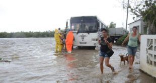 evacuation of people in tunas de zaza, sancti spiritus, cuba